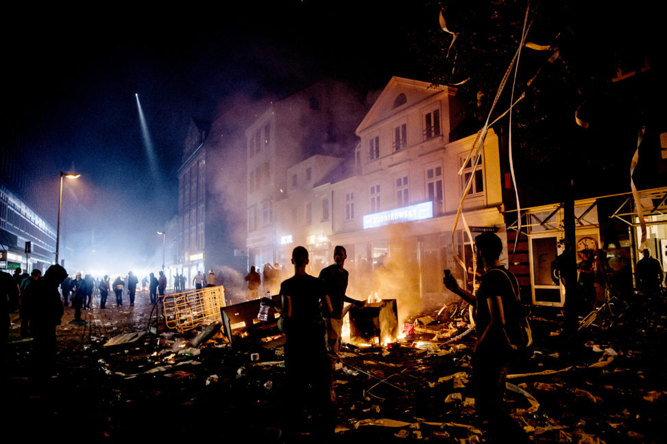 2017 July 7,  A "night of violence" after the clashes of the night from Friday to Saturday in Hamburg, during the gathering of opponents of the G20.